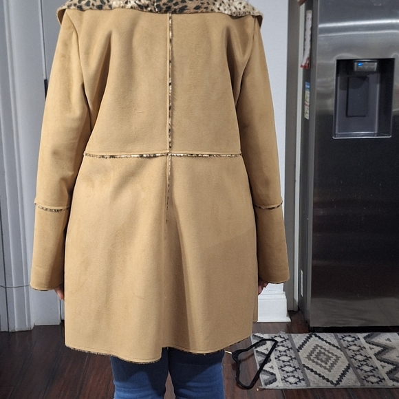 Coldwater Creek Woman’s Snow Leopard Coat Size xl, brand new tag still attached, - Picture 6 of 8